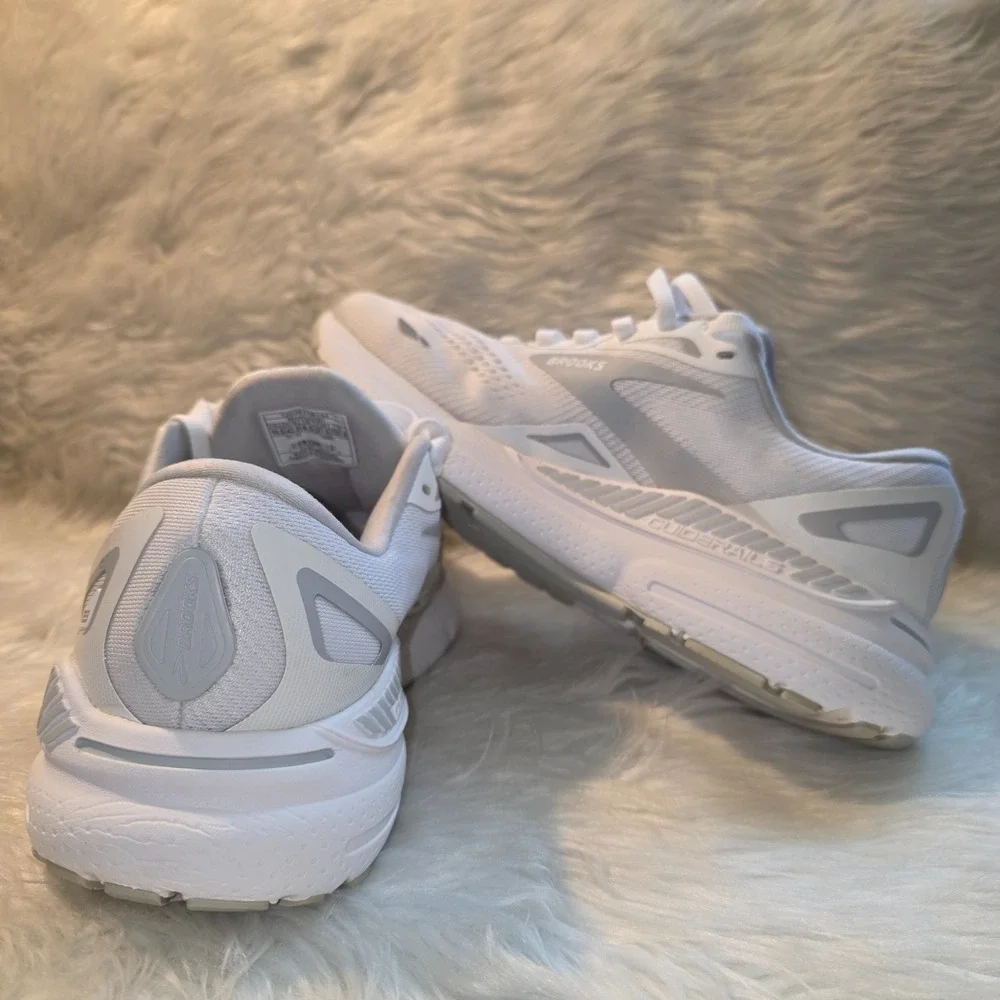 Womens Brooks Adrenaline GTS 23 Running Shoes Size 10.5 B White 1203811B104